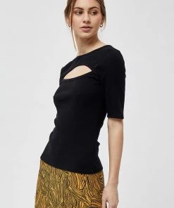 Desires Tops & T-shirts Dareen Organic Cut Tee - BLACK