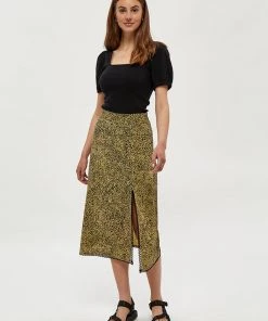 Desires Tops & T-shirts Dareen Organic Square Neck Tee - BLACK