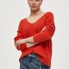 Desires Dita V-Neck - RED CLAY Knits & Cardigans