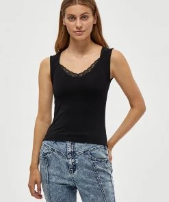 Desires New In Giselle Lace Top - BLACK