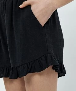 Desires New In Jin Shorts - BLACK