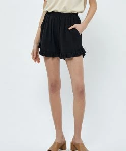 Desires New In Jin Shorts - BLACK