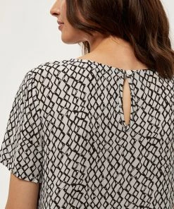 Desires New In Judi Short Dress - GARDENIA PR