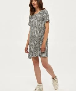 Desires New In Judi Short Dress - GARDENIA PR